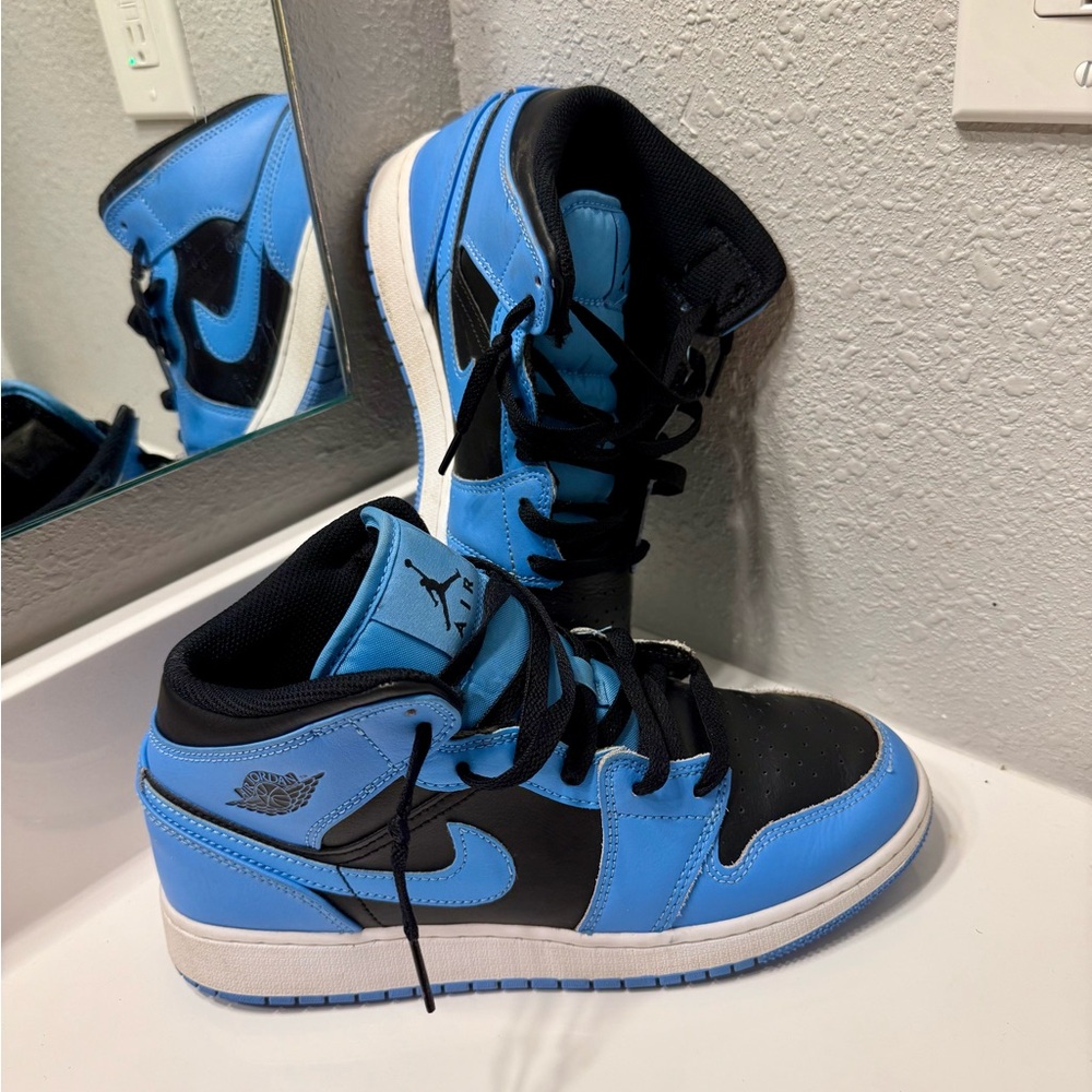 Air Jordan 1 Mid “ University Blue/Black”